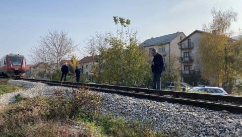 СТАЊЕ ДЕВОЈКЕ КОЈУ ЈЕ УДАРИО ВОЗ У НИШУ: Вишеструке повреде, лекари се боре да јој спасу живот СТАЊЕ ДЕВОЈКЕ КОЈУ ЈЕ УДАРИО ВОЗ У НИШУ: Вишеструке повреде, лекари се боре да јој спасу живот
