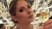 СРПСКА ВОДИТЕЉКА ПОБЕДИЛА РАК: Кратком поруком се огласила након операције (ФОТО) СРПСКА ВОДИТЕЉКА ПОБЕДИЛА РАК: Кратком поруком се огласила након операције (ФОТО)
