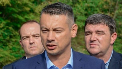 OGLASILO SE MINISTARSTVO: Automobil Nešića bio je danas meta napada u Sarajevu OGLASILO SE MINISTARSTVO: Automobil Nešića bio je danas meta napada u Sarajevu