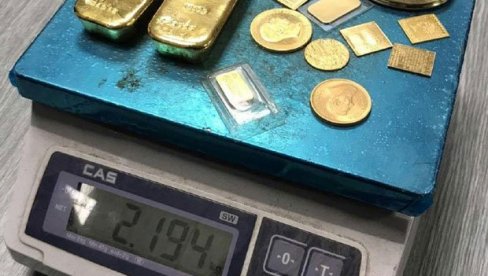 U MERCEDESU KRIO MALO BLAGO: Carinici na Batrovcima sprečili šverc više od dva kilograma zlata U MERCEDESU KRIO MALO BLAGO: Carinici na Batrovcima sprečili šverc više od dva kilograma zlata