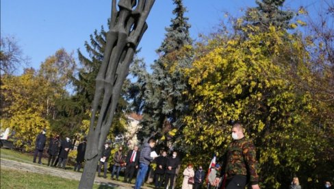 „БАЛАДА ВЕШАНИХ“ У СПОМЕН НА 15 ТРАГИЧНО НАСТРАДАЛИХ: Одржана комеморација страдалим младим Суботичанима „БАЛАДА ВЕШАНИХ“ У СПОМЕН НА 15 ТРАГИЧНО НАСТРАДАЛИХ: Одржана комеморација страдалим младим Суботичанима