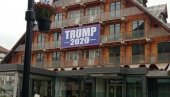 ОКАЧИО ОГРОМАН ТРАНСПАРЕНТ НА СВОЈ ХОТЕЛ: Подршка Доналду Трампу стиже из Пљеваља ОКАЧИО ОГРОМАН ТРАНСПАРЕНТ НА СВОЈ ХОТЕЛ: Подршка Доналду Трампу стиже из Пљеваља