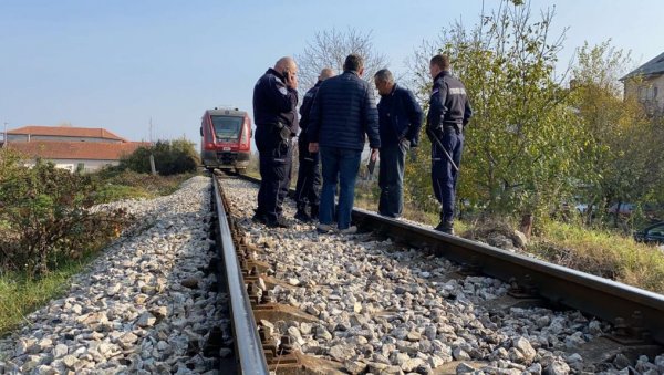 ТРАГЕДИЈА КОД КРАГУЈЕВЦА: Воз усмртио мушкарца ТРАГЕДИЈА КОД КРАГУЈЕВЦА: Воз усмртио мушкарца