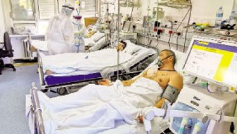 ПЕТ СИМПТОМА КОЈИ ПОКАЗУЈУ ДА ЈЕ КОВИД ЗАХВАТИО ПЛУЋА: Ако се брзо умарате и имате бол у грудима хитно се јавите лекару ПЕТ СИМПТОМА КОЈИ ПОКАЗУЈУ ДА ЈЕ КОВИД ЗАХВАТИО ПЛУЋА: Ако се брзо умарате и имате бол у грудима хитно се јавите лекару