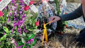 ОПРОСТИЛИ СЕ ОД АНДРИЈАНЕ: Тачно у 11.20х одали почаст другарици (ФОТО) ОПРОСТИЛИ СЕ ОД АНДРИЈАНЕ: Тачно у 11.20х одали почаст другарици (ФОТО)