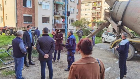 AKCIJA DA SE GRADI PO TVOM: Trsteničani birali šta da uređuje opština (FOTO) AKCIJA DA SE GRADI PO TVOM: Trsteničani birali šta da uređuje opština (FOTO)