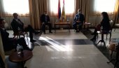 ПРИЈЕМ ЗА ОДЛИКОВАНОГ ЛЕКАРА: Састанак градоначелника Крагујевца и др Милисављевића ПРИЈЕМ ЗА ОДЛИКОВАНОГ ЛЕКАРА: Састанак градоначелника Крагујевца и др Милисављевића