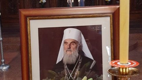 ВЕЧНО МУ ЦАРСТВО НЕБЕСКО: Звезда се опростила од Патријарха ВЕЧНО МУ ЦАРСТВО НЕБЕСКО: Звезда се опростила од Патријарха