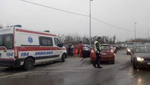САОБРАЋАЈКА У ШАПЦУ: Нема повређених, аутомобили уништени (ФОТО) САОБРАЋАЈКА У ШАПЦУ: Нема повређених, аутомобили уништени (ФОТО)
