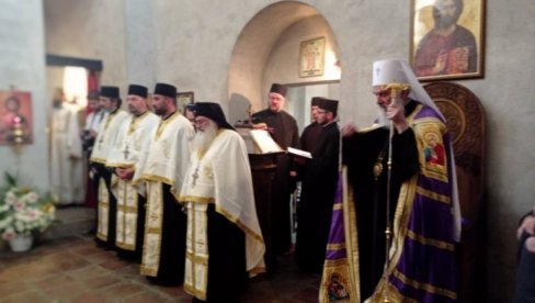 ВОЛЕО ЈЕ ТОПЛИЦУ ЗБОГ НАРОДА И СВЕТИЊА Патријарх Иринеј често је посећивао манастир Светог Николе - прву Немањину задужбину ВОЛЕО ЈЕ ТОПЛИЦУ ЗБОГ НАРОДА И СВЕТИЊА Патријарх Иринеј често је посећивао манастир Светог Николе - прву Немањину задужбину