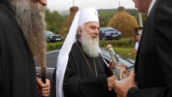 БИО ЈЕ СА НАРОДОМ И НА СЛАВЉУ И У ТУГОВАЊУ: Патријарх Иринеј био радо виђен и срдачно дочекиван у Епархији будиимљанско-никшићкој БИО ЈЕ СА НАРОДОМ И НА СЛАВЉУ И У ТУГОВАЊУ: Патријарх Иринеј био радо виђен и срдачно дочекиван у Епархији будиимљанско-никшићкој