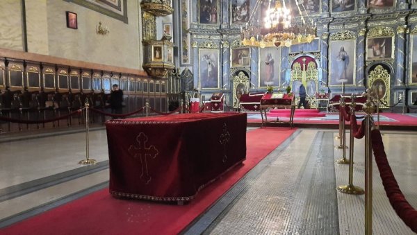 ОВДЕ ЋЕ ПОЛОЖИТИ САНДУК ПАТРИЈАРХА: У Саборној цркви све спремно за упокојеног Иринеја (ФОТО/ВИДЕО) ОВДЕ ЋЕ ПОЛОЖИТИ САНДУК ПАТРИЈАРХА: У Саборној цркви све спремно за упокојеног Иринеја (ФОТО/ВИДЕО)