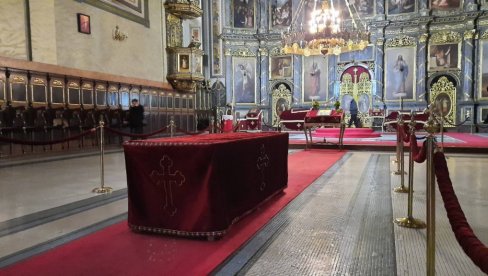 ОВДЕ ЋЕ ПОЛОЖИТИ САНДУК ПАТРИЈАРХА: У Саборној цркви све спремно за упокојеног Иринеја (ФОТО/ВИДЕО) ОВДЕ ЋЕ ПОЛОЖИТИ САНДУК ПАТРИЈАРХА: У Саборној цркви све спремно за упокојеног Иринеја (ФОТО/ВИДЕО)