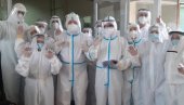ЈУНАЦИ НА ДЕЛУ: Тимови лекара у две ковид болнице у Бијељини неуморни ЈУНАЦИ НА ДЕЛУ: Тимови лекара у две ковид болнице у Бијељини неуморни
