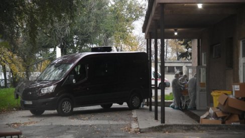 SANDUK ODVEZEN IZ VMC KARABURMA: Upokojenog Irineja prebacuju u Sabornu crkvu (FOTO/VIDEO) SANDUK ODVEZEN IZ VMC KARABURMA: Upokojenog Irineja prebacuju u Sabornu crkvu (FOTO/VIDEO)