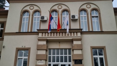 ZASTAVE NA POLA KOPLJA: U Beranama oplakuju smrt patriharha Irineja ZASTAVE NA POLA KOPLJA: U Beranama oplakuju smrt patriharha Irineja