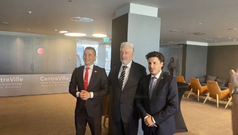 НА СУД МИЛО И ТАЈКУНИ: Упркос трзавицама у победничкој коалицији, формирање нове извршне власти није упитно НА СУД МИЛО И ТАЈКУНИ: Упркос трзавицама у победничкој коалицији, формирање нове извршне власти није упитно
