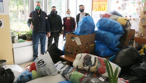 ПОМОЋ У ПЕТ КОМБИЈА: Удружење грађана Нови Сад однело донацију у два градска свратишта ПОМОЋ У ПЕТ КОМБИЈА: Удружење грађана Нови Сад однело донацију у два градска свратишта