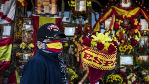 ОШТРЕ МЕРЕ УВЕДЕНЕ САДА, ДА БИ БОЖИЋ БИО БОЉИ: У Шпанији одлучено да затворе Мадрид, Британци задовољни резултатом рестрикција ОШТРЕ МЕРЕ УВЕДЕНЕ САДА, ДА БИ БОЖИЋ БИО БОЉИ: У Шпанији одлучено да затворе Мадрид, Британци задовољни резултатом рестрикција
