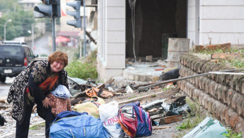 NEMAČKA REŽE BUDŽETSKE TROŠKOVE: Sledeće godine duplo manje novca za pomoć izbeglicama NEMAČKA REŽE BUDŽETSKE TROŠKOVE: Sledeće godine duplo manje novca za pomoć izbeglicama