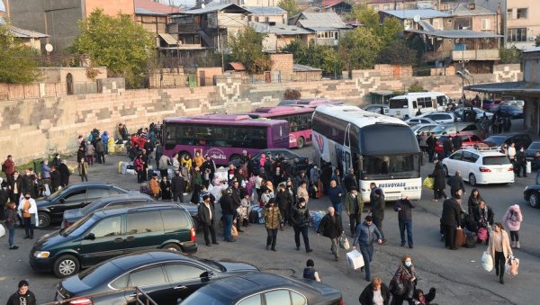 СИРИЈА СЕ ПОЛАКО ВРАЋА У МИРНОДОПСКО СТАЊЕ: Више од два милиона избеглица се вратило у земљу СИРИЈА СЕ ПОЛАКО ВРАЋА У МИРНОДОПСКО СТАЊЕ: Више од два милиона избеглица се вратило у земљу