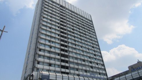 EVAKUISANI ZAPOSLENI U GRADSKOJ UPRAVI BEOGRADA: Na terenu 17 vatrogasaca EVAKUISANI ZAPOSLENI U GRADSKOJ UPRAVI BEOGRADA: Na terenu 17 vatrogasaca