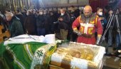 ТЕЛО ПАТРИЈАРХА У СТАКЛЕНОМ КОВЧЕГУ: Предузете посебне епидемиолошке мере (ВИДЕО) ТЕЛО ПАТРИЈАРХА У СТАКЛЕНОМ КОВЧЕГУ: Предузете посебне епидемиолошке мере (ВИДЕО)
