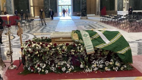 БИЋЕ САХРАЊЕН НА ПРАЗНИК КОЈИ ЈЕ ПУНО ВОЛЕО: Свештеник Андрић присетио се речи патрирарха Иринеја о Егинском Чудотворцу БИЋЕ САХРАЊЕН НА ПРАЗНИК КОЈИ ЈЕ ПУНО ВОЛЕО: Свештеник Андрић присетио се речи патрирарха Иринеја о Егинском Чудотворцу