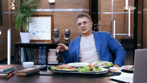 ХРАНОМ ПРОТИВ КОРОНЕ: Руски лекар објаснио шта је најбоље јести како би се избегао тежи облик болести (ВИДЕО) ХРАНОМ ПРОТИВ КОРОНЕ: Руски лекар објаснио шта је најбоље јести како би се избегао тежи облик болести (ВИДЕО)