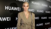 НАТАША БЕКВАЛАЦ НА ПРАГУ ПЕТЕ ДЕЦЕНИЈЕ БЛИСТА: Скинула се у купаћи и показала заносну фигуру (ФОТО)
