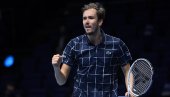 TIM I MEDVEDEV U BORBI ZA TROFEJ U LONDONU: Rus posle preokreta pobedio Nadala TIM I MEDVEDEV U BORBI ZA TROFEJ U LONDONU: Rus posle preokreta pobedio Nadala