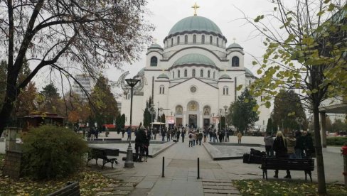 ВЕРНИЦИ СЕ ОКУПЉАЈУ ИСПРЕД ХРАМА, ЧУЈЕ СЕ ПЛАЧ: Погледајте шта се тренутно дешава испред Храма Светог Саве (ФОТО) ВЕРНИЦИ СЕ ОКУПЉАЈУ ИСПРЕД ХРАМА, ЧУЈЕ СЕ ПЛАЧ: Погледајте шта се тренутно дешава испред Храма Светог Саве (ФОТО)