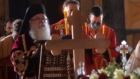 РАДУЈМО СЕ ЈЕР ИДЕ НА СУСРЕТ СА БОГОМ: Митрополити дабробосански Хризостом одржао потресну беседу на сахрани патријарха Иринеја РАДУЈМО СЕ ЈЕР ИДЕ НА СУСРЕТ СА БОГОМ: Митрополити дабробосански Хризостом одржао потресну беседу на сахрани патријарха Иринеја