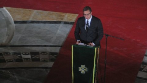 „ИМАО ЈЕ ЈАСНЕ ЦИЉЕВЕ: БОГА, ЉУБАВ И СРБИЈУ“- Вучић држи говор над одром патријарха Иринеја „ИМАО ЈЕ ЈАСНЕ ЦИЉЕВЕ: БОГА, ЉУБАВ И СРБИЈУ“- Вучић држи говор над одром патријарха Иринеја