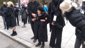 ГОТОВО ЈЕ: Патријархова сестра скрхана болом на сахрани свог брата (ФОТО/ВИДЕО) ГОТОВО ЈЕ: Патријархова сестра скрхана болом на сахрани свог брата (ФОТО/ВИДЕО)