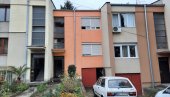 EKSPLOZIJA PLINSKE BOCE NA ČUKARICI: Povređen muškarac, na licu mesta hitne službe (VIDEO) EKSPLOZIJA PLINSKE BOCE NA ČUKARICI: Povređen muškarac, na licu mesta hitne službe (VIDEO)