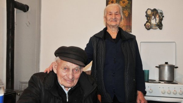 ВАДИО ЗУБЕ - БЕЗ АНЕСТЕЗИЈЕ! Самоуки зубар Душан Ђедовић (95) из села Горње Црквице, бавио се разним занимањима, лично направио клешта ВАДИО ЗУБЕ - БЕЗ АНЕСТЕЗИЈЕ! Самоуки зубар Душан Ђедовић (95) из села Горње Црквице, бавио се разним занимањима, лично направио клешта