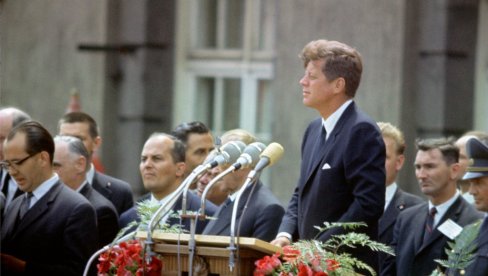UBICA KENEDIJA BIO NA RADARU CIA: Veruje se da je na putovanju u Meksiko Sitiju Osvald govorio o likvidaciji bivšeg predsednika SAD UBICA KENEDIJA BIO NA RADARU CIA: Veruje se da je na putovanju u Meksiko Sitiju Osvald govorio o likvidaciji bivšeg predsednika SAD