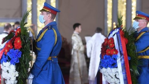 VOJSCI JESTE MESTO NA SAHRANI CRKVENIH VELIKODOSTOJNIKA: Polemika u javnosti zbog učešća Garde VS na ispraćaju patrijarha Irineja VOJSCI JESTE MESTO NA SAHRANI CRKVENIH VELIKODOSTOJNIKA: Polemika u javnosti zbog učešća Garde VS na ispraćaju patrijarha Irineja