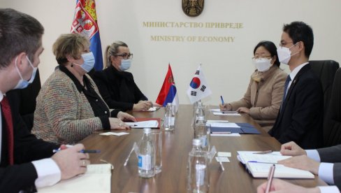 МИНИСТАРКА ПРИВРЕДЕ И АМБАСАДОР КОРЕЈЕ О УНАПРЕЂЕЊУ САРАДЊЕ: Корејски инвеститори задовољни, још компанија планира улагања МИНИСТАРКА ПРИВРЕДЕ И АМБАСАДОР КОРЕЈЕ О УНАПРЕЂЕЊУ САРАДЊЕ: Корејски инвеститори задовољни, још компанија планира улагања