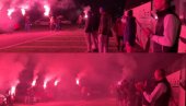 VRUĆA UVERTIRA ZA DERBI: Navijači Zvezde bakljadom ispratili ljubimce na meč (VIDEO) VRUĆA UVERTIRA ZA DERBI: Navijači Zvezde bakljadom ispratili ljubimce na meč (VIDEO)