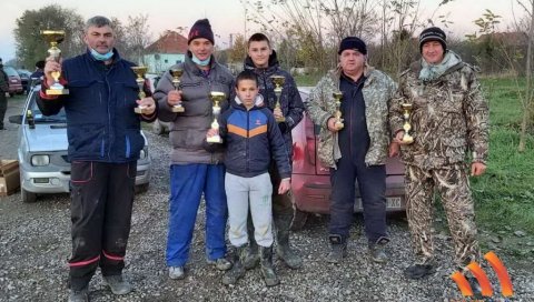 КРАЈШНИЦИ УПЕЦАЛИ ОСАМ КИЛОГРАМА ШТУКЕ: Победници такмичења имају 13 и 14 година! КРАЈШНИЦИ УПЕЦАЛИ ОСАМ КИЛОГРАМА ШТУКЕ: Победници такмичења имају 13 и 14 година!