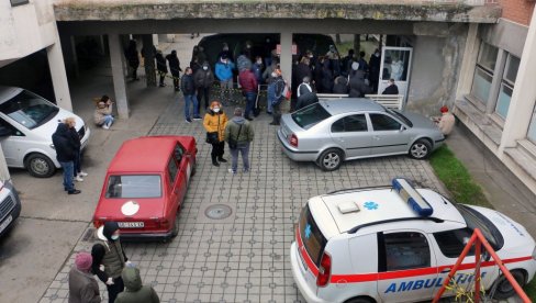 ОД НОЋАС СТИЖУ И ПАЦИЈЕНТИ ИЗ БЕОГРАДА: Повећава се број хоспитализованих у ковид болници у Смедереву ОД НОЋАС СТИЖУ И ПАЦИЈЕНТИ ИЗ БЕОГРАДА: Повећава се број хоспитализованих у ковид болници у Смедереву