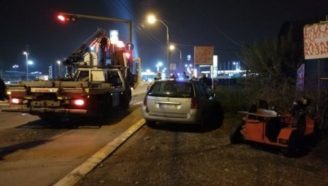 СТРАВИЧНА НЕСРЕЋА НА ЗРЕЊАНИНСКОМ ПУТУ: Човек без свести лежи поред пута! (ФОТО) СТРАВИЧНА НЕСРЕЋА НА ЗРЕЊАНИНСКОМ ПУТУ: Човек без свести лежи поред пута! (ФОТО)