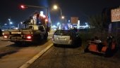 STRAVIČNA NESREĆA NA ZRENJANINSKOM PUTU: Čovek bez svesti leži pored puta! (FOTO) STRAVIČNA NESREĆA NA ZRENJANINSKOM PUTU: Čovek bez svesti leži pored puta! (FOTO)