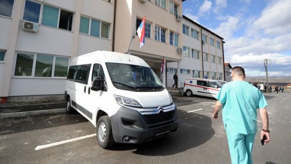 ДОНАЦИЈА ЗЦ ГЊИЛАНЕ: Канцеларија за КиМ поклонила рендген апарат за бољу дијагностику ДОНАЦИЈА ЗЦ ГЊИЛАНЕ: Канцеларија за КиМ поклонила рендген апарат за бољу дијагностику