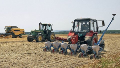 СВЕ О ГОРИВУ ЗА ПОЉОПРИВРЕДНИКЕ: Познато колико литара ће добијати по хектару, ово су детаљи СВЕ О ГОРИВУ ЗА ПОЉОПРИВРЕДНИКЕ: Познато колико литара ће добијати по хектару, ово су детаљи