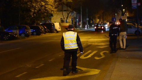 МАЛЕНИ ДЕСПОТ ПОГИНУО ЈЕ У ЗЕМУНУ: Подигнут оптужни предлог против возача аутобуса из ког је испао дечак (4), па настрадао МАЛЕНИ ДЕСПОТ ПОГИНУО ЈЕ У ЗЕМУНУ: Подигнут оптужни предлог против возача аутобуса из ког је испао дечак (4), па настрадао