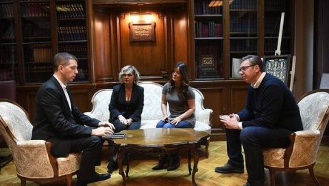 ПОСЛЕДЊИ САСТАНАК ПРЕД ОДЛАЗАК: Вучић објавио фотографију са новим амбасадором Србије у САД Марком Ђурићем (ФОТО) ПОСЛЕДЊИ САСТАНАК ПРЕД ОДЛАЗАК: Вучић објавио фотографију са новим амбасадором Србије у САД Марком Ђурићем (ФОТО)