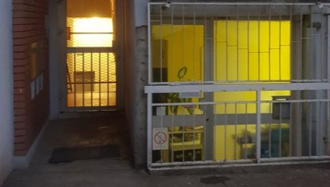 УЖАС НА ВОЖДОВЦУ: Небојшу мртвог пронашла мајка у седећем положају - на лицу места војна полиција УЖАС НА ВОЖДОВЦУ: Небојшу мртвог пронашла мајка у седећем положају - на лицу места војна полиција